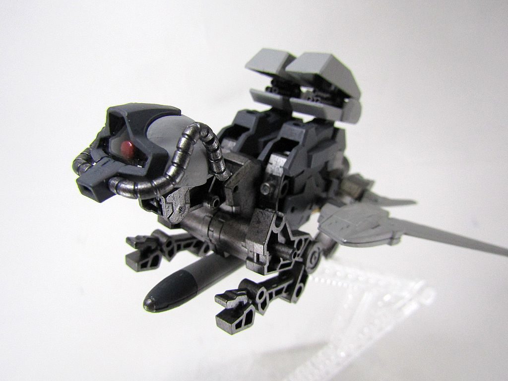 武装は対艦ミサイルと大型ガトリング2門です。