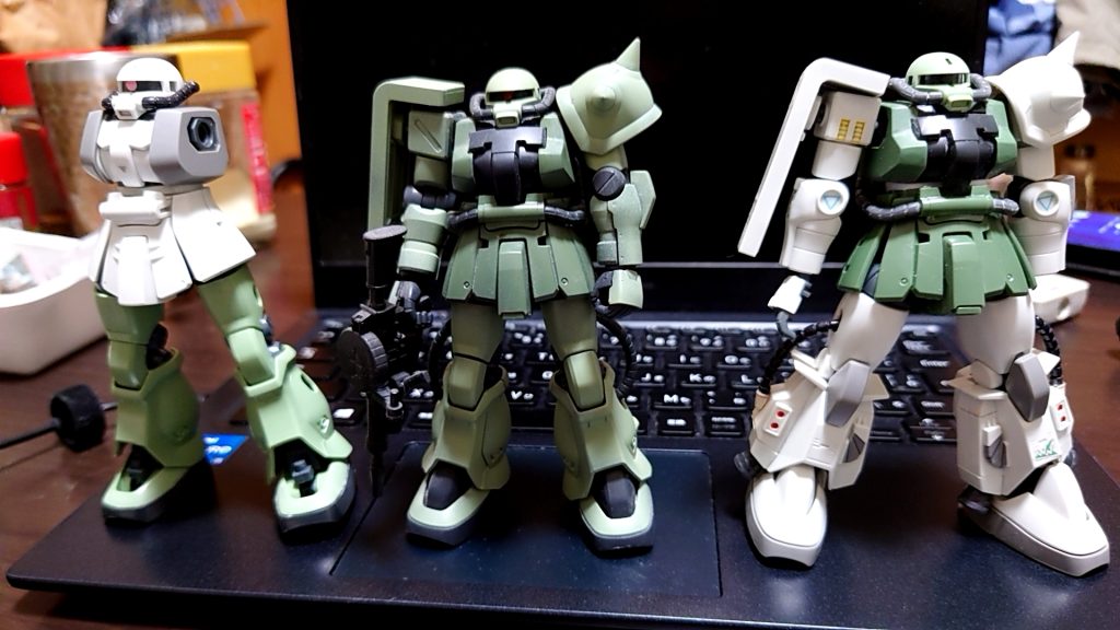 試行錯誤の数々…我々はザクだけで後10年は戦えます！(無理)右端のR1AとF2の余剰パーツは次回作に…(笑)