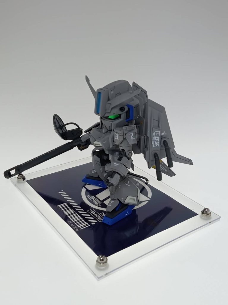 メインカラーはクレオスの73番のエアクロフトグレーにちょい黒足し。関節はクレオス116番のブラックグレー。白はクレオス311番。青は前回の残りのEXAMブルーです。