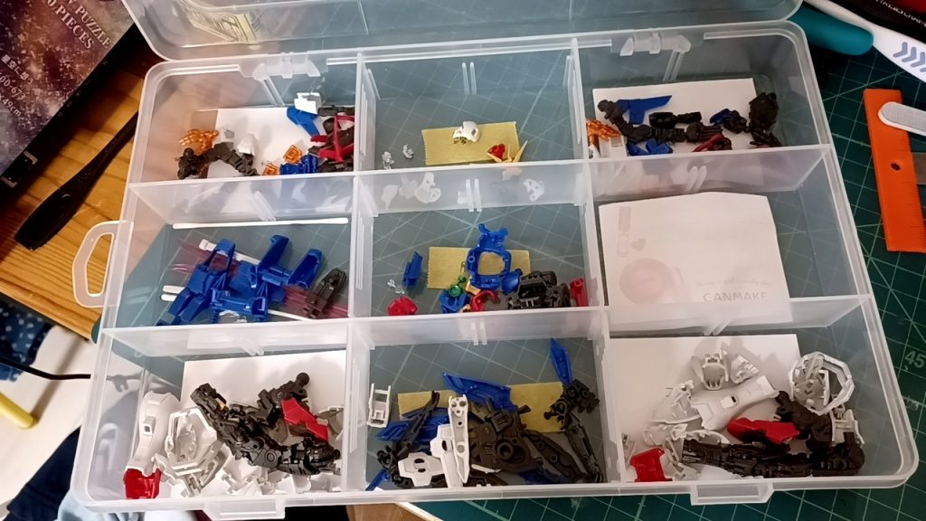 パーツも部位毎で分けて洗浄しました。