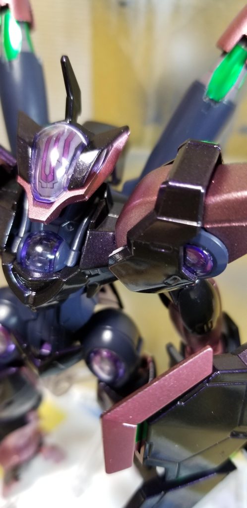 ラメ層の上にクリアーもう一層で閉じ込めています。ただ、1層多かったようで、塗ってるときにやってしまった感は感じてました。