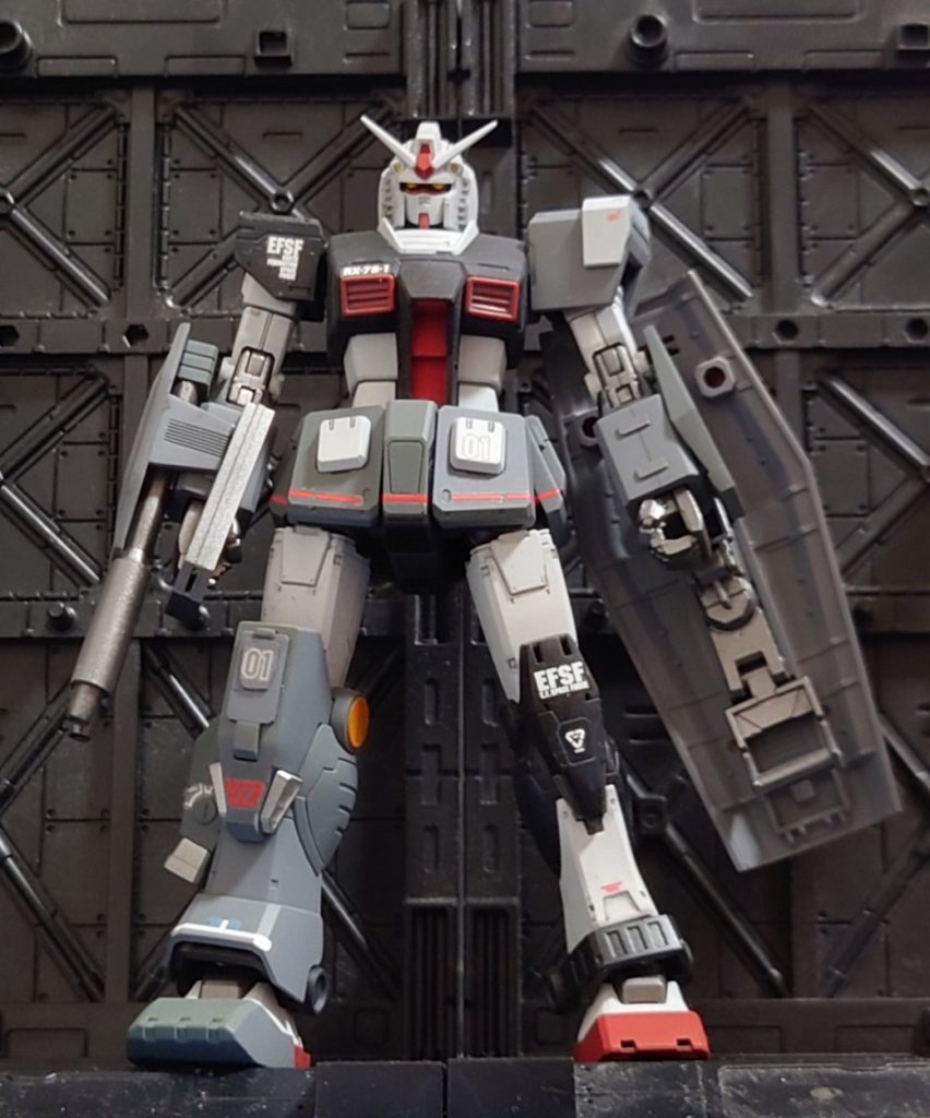 塗装剥がれが不安で、ネオジム磁石仕込もうとも思ったのですが…アーマーの裏側でクリアランス調整すればほぼ大丈夫でした。パーツの分割や合いも良く出来ています。比較するのも酷な話ですけど、アレックスのチョバムアーマーからすると格段の進歩ですね~