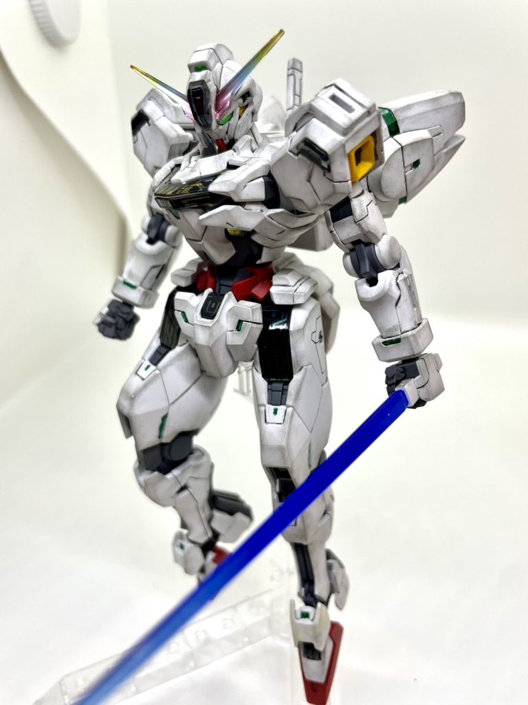 そこからつや消しスプレーとメタルグリーンを部分塗装しました！