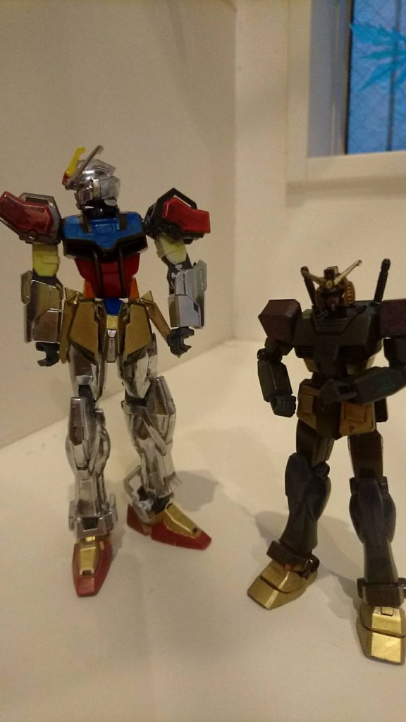 黒いガンダムとメタルなストライクがクール