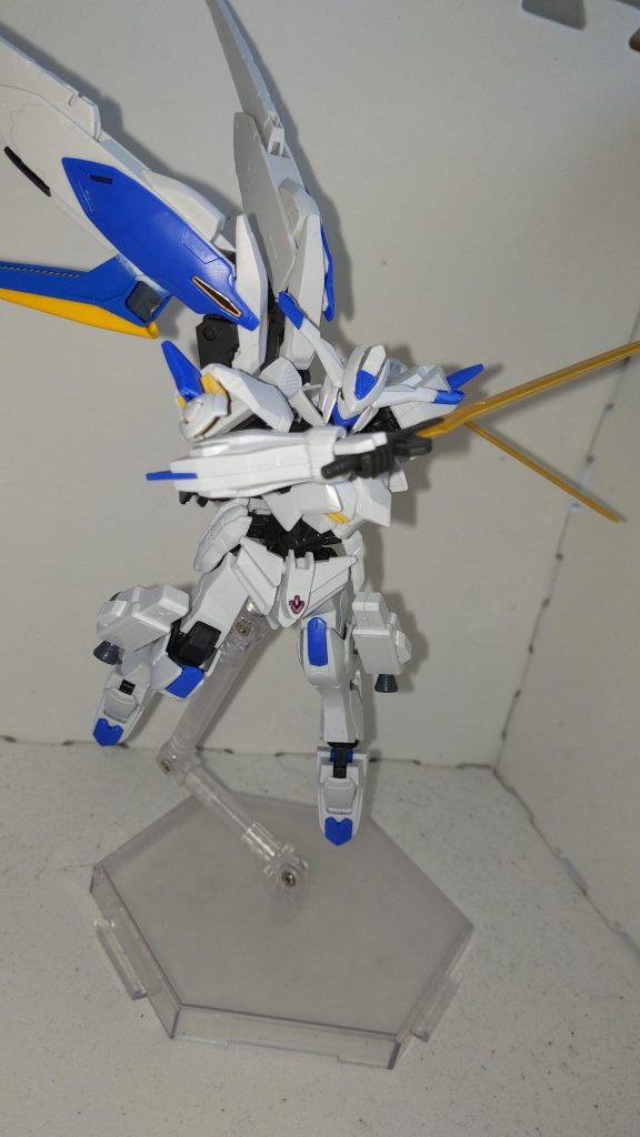 バエルの基本コンセプトを突き詰めたこの機体は近接戦闘において無類の強さを発揮する。その上、キリギリス・マクドもただのイロモノダイバーではなくSSランクの実力を持つのでさらにたちが悪い。