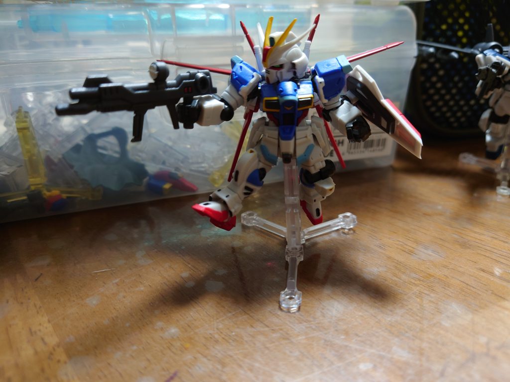 まずインパルスガンダム（24弾のもの）です。こちらは部分塗装をしております（塗料はガンダムマーカーです）。