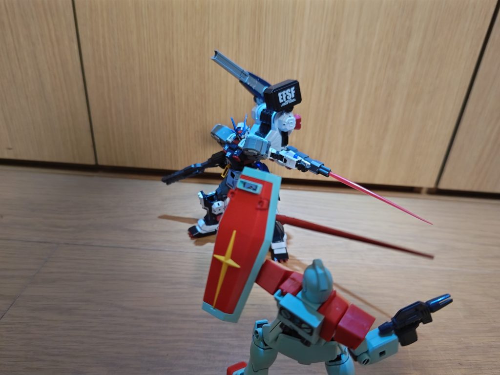 ジム「ぐっ…! 間合いを…詰められ……!」