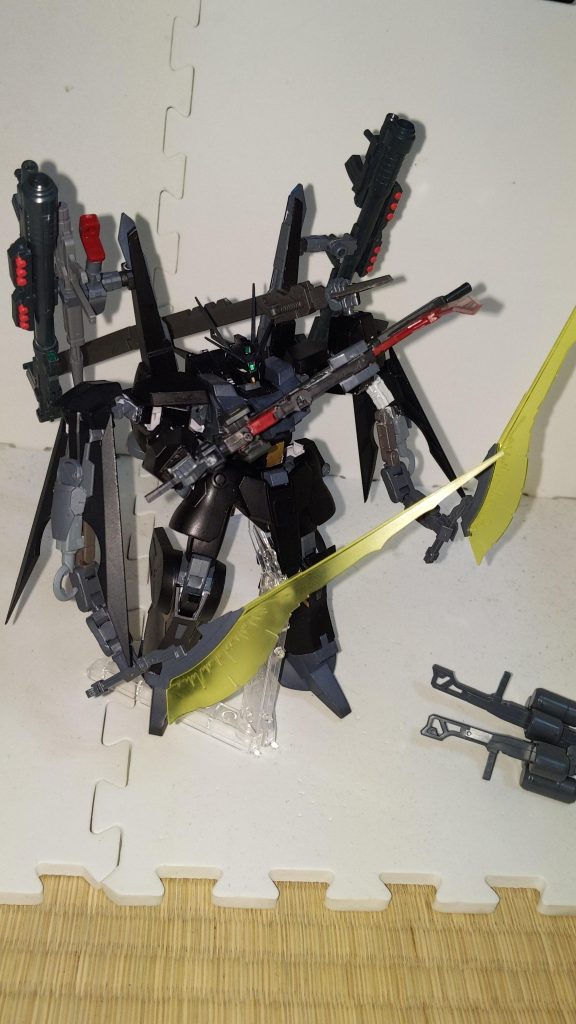 特殊システム「NT−Dブースト」 トランザムなどへの対抗手段。時限強化コマンドとしての採用。「インテンション・オートマチックシステム」 これによりシルヴァ・バレト十六夜は各武装を併用したマルチタスク処理が可能となる。しかし操作系統が恐ろしく煩雑になる為、 仮にこの機体を他のダイバーが使ったとしても充分に扱える者はGBNの上位ランカーの中でもそうそういない。