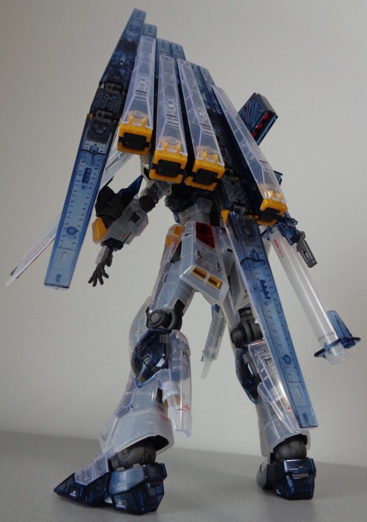 余談ですけど、一時期よりは落ち着いたけど、限定ガンプラはネット通販では未だに高値ですよね。私のように地方住まいだと、なかなか模型店もなかったりと、通販利用者には手に入りづらい環境です。私のように、現在のネット通販の価格環境にヤキモキしている方もたくさんいらっしゃると思いますが、なるべく定価かつ適正価格で流通してくれることを願うばかりです。