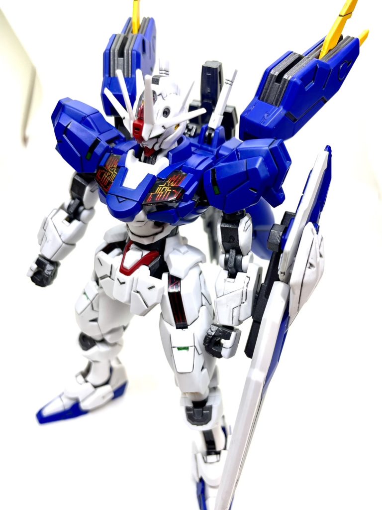 青の部分は缶スプレーコバルトブルー白の部分は成型色、関節部はガンメタル缶スプレースミ入れ、つや消しです!