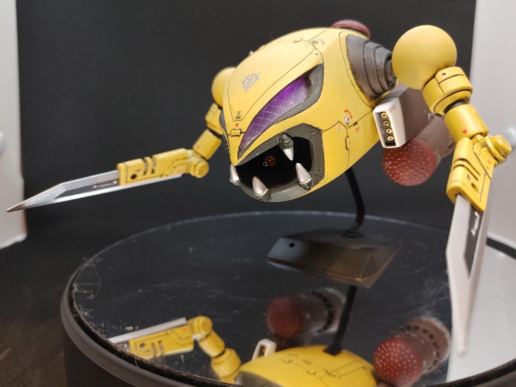 次回作への課題。(T0T)ビグロで明る過ぎた電飾、今回は暗過ぎた😅肩の丸パーツはヤスリがけが下手で丸がイビツに。😢プラ板スクラッチはまだまだ、もっと丁寧にやらなくては😭