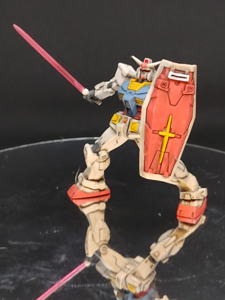 スケールが近そうだったので、ガンダムフィギュアも一緒にイジってみました。部分塗装後、艶消し。墨入れ他キットのビームサーベルのランナーからビームサーベルを作成。ってか、今のフィギュアすご過ぎ。このサイズでこんなディテールとは・・・ザクレロのディテールがさみしい気がしてしまう。😢さぁ、次回作もガンバろう‼️