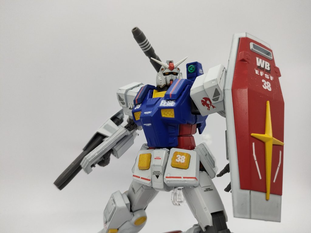 普通のガンダムに無理やり防具を着たせた感じ…中学校に入りたての、中1の学ランみたいだな…