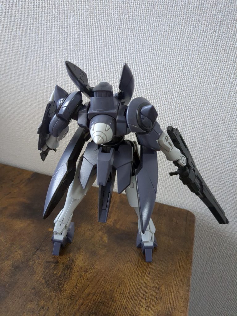 背面動力炉がむき出しって00以外のシリーズだとあまり見ないですよね。