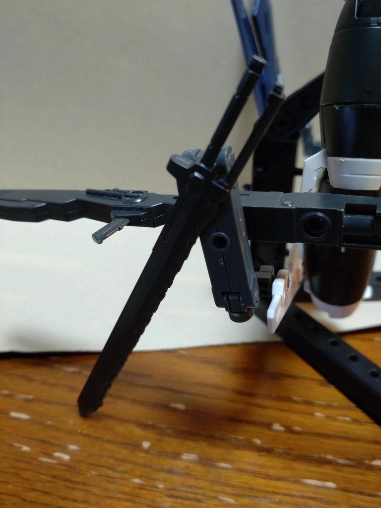 エクスカリバーもはやおなじみ必殺剣。リフレクターシールドを貫くには、必要!(本当は、カッコいいから装備しただけ)