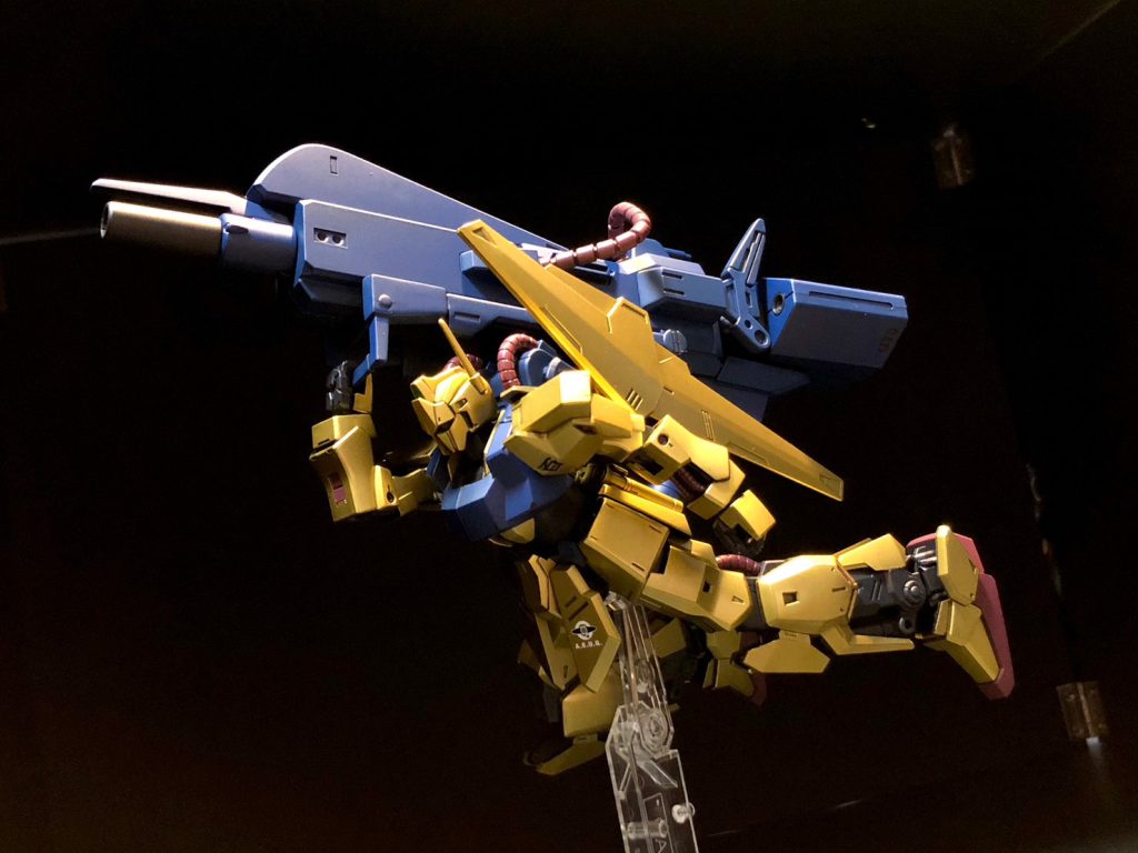 百式はMr.メタリックカラーのブルーゴールドを使用。クリアーイエローを薄吹きしてフィニッシュです。