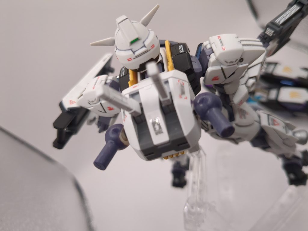 虎の手の接続基部。可動できれば良いのですがピンを削り過ぎて泣く泣く固定