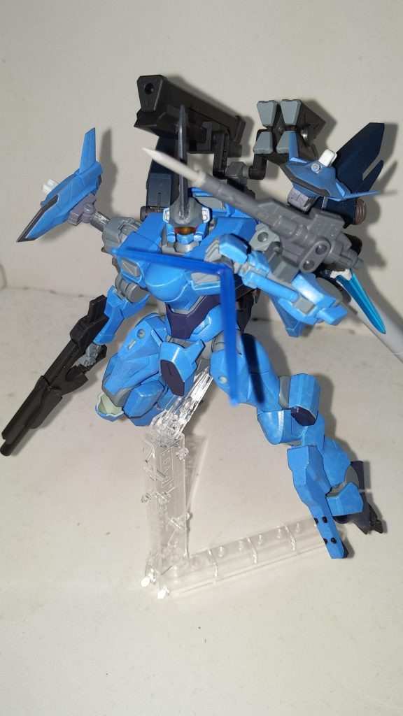 ビームジュッテ近接攻撃時のメインウェポン。出力が高く、その形状ゆえに敵のビームサーベルなどをガードしやすいのでとても使いやすい。