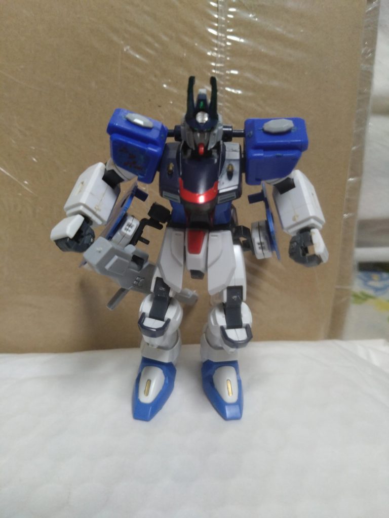 「ラストニッパーガンダム!行きます!!」 出撃シーンを再現。しかし、ウイングが無い為か、迫力が無いですね…。