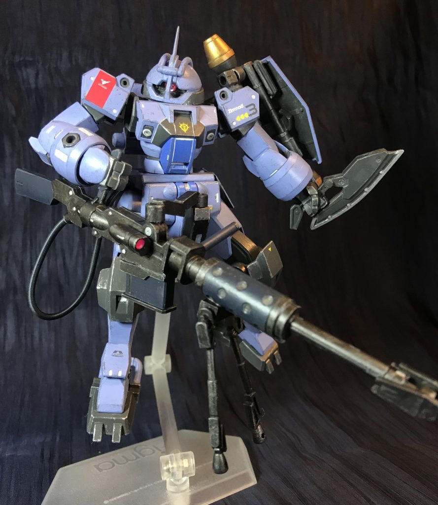 「男の子ってこう言うのが好きなんでしょ?」(ニカ・ナナウラアドバイス③)プラズマ溶断ホーク刃のスリットからプラズマガスを発生させ装甲を溶断する。武装と言うよりツールに近い旧式装備。コンペに敗れた本機体はチュチュ機の部品取りに回される事となり解体、その後は土星エンジンだけが呪われたテクノロジーとして地球寮倉庫のどこかに眠っていると言う。