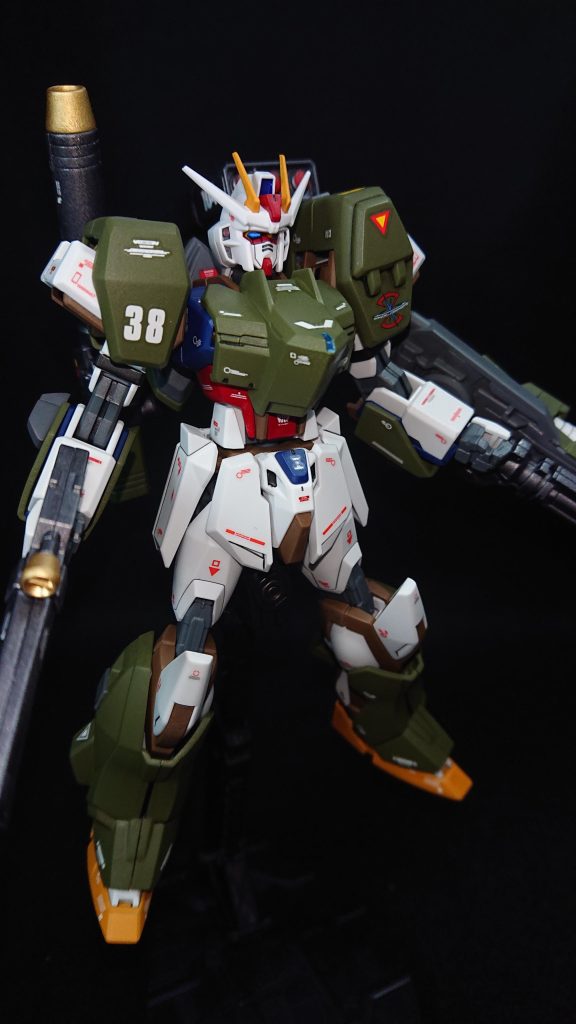 頭部    :ストライクボディ   :ストライク+バルバトス第6形態腰部    :ストライク肩     :ストライク+デュエルアサルトシュラウド腕部    :ストライク+デュエルアサルトシュラウド脚部    :ストライク+デュエルアサルトシュラウドバックパック:バルバトス第6形態武装    :キャノン(ビルダーズパーツ)       ミサイルポッド(バトルアームアームズ)       ビームライフル(ストライク)              シールドライフル(Ez-SR+30MM)