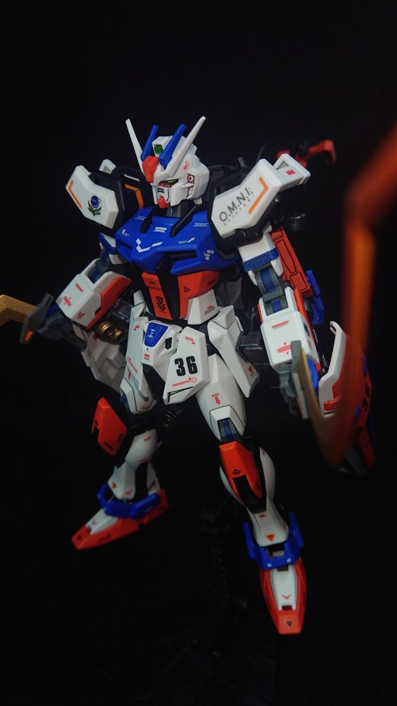 頭部    :ストライクボディ   :ストライク腰部    :ストライク+尻尾(ソードストライク)肩     :ストライク腕部    :ストライク+バルバトス第6形態脚部    :ストライクバックパック:ドラゴンヘッドアーム(30MM戦国アーマー)武装    :ヒートショーテル(サンドロック)       シールドガトリング(オリジナル)