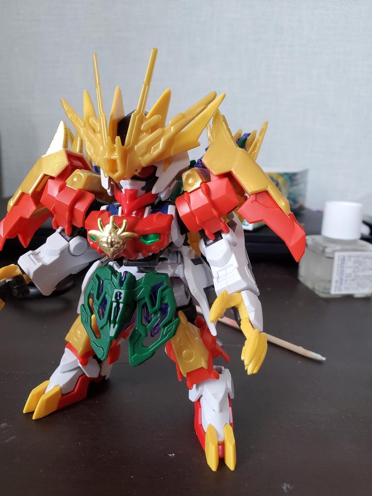 だいたいの改造が終わったところです。ちなみに、この時点では鎧を2つに分けるつもりはなくて、この後に腕の武装を思い付いた時に出てきたアイデアだったりします。楽しく作れたので、やって正解でしたね。