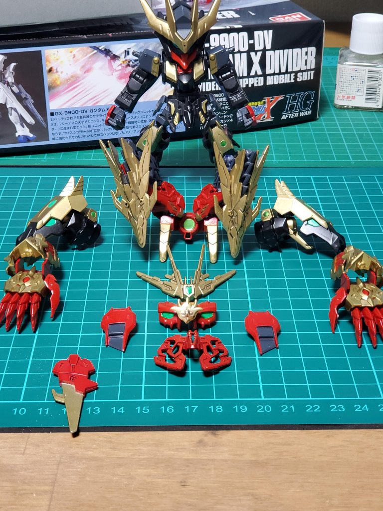 鎧を並べてみました。武者のはずなのに、刀はありません。肉弾戦で戦う武者です。