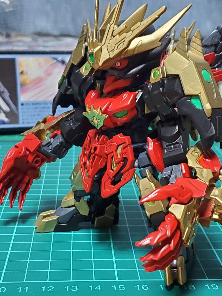 そして最終形態。2つの鎧を同時に装備した鬼龍形態です!圧倒的なパワー、スピード、防御力を誇り、ほぼ敵無しの力を発揮しますが、逆に力が強すぎて暴走しやすいという大きな弱点もあります。