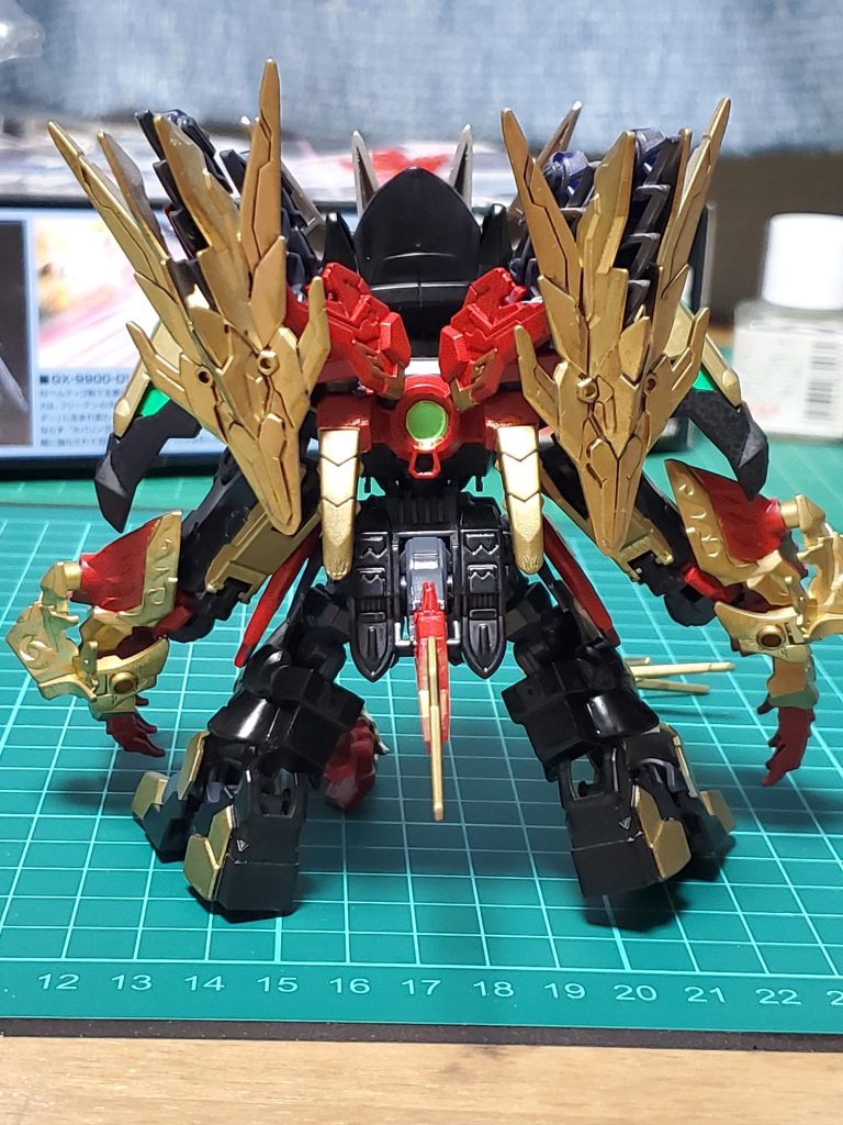 この形態になると、背中にも二頭の龍が現れます。どこから来るのかは不明で、バルバトス本人にも分からないとのこと。