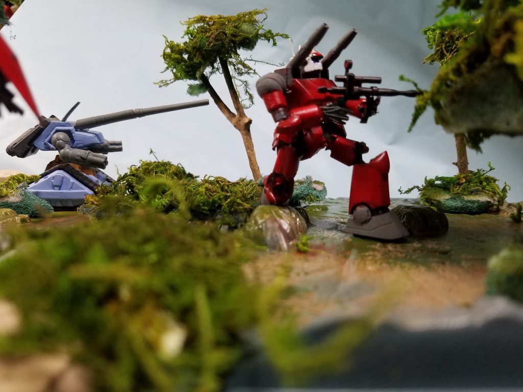 ガンキャノン。後ろのガンタンクはガシャポンです。