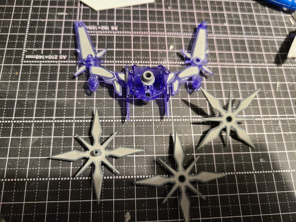 手裏剣、バックパックの肉抜き埋めの図。中々の手間でした。 