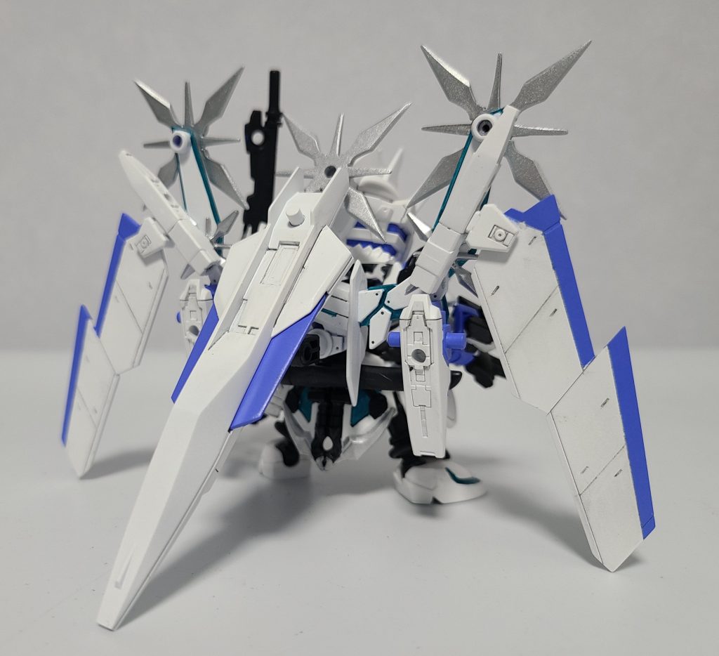 ライトニングバックウェポンシステムMk-1の機首部分と、30MMのエアファイターの主翼パーツを元キットのバックパックの3mm軸を利用して接続しています。
