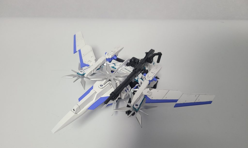 変形とはいってもパーツの位置を差し替える簡素な方式です。本体は佐助と同じなので、同様の変形をしております。