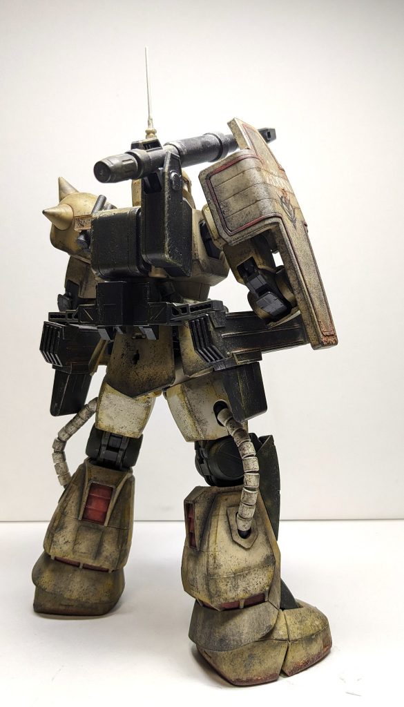 頭部のアンテナは折れてしまったので、伸ばしランナーでそれらしく付けてます。