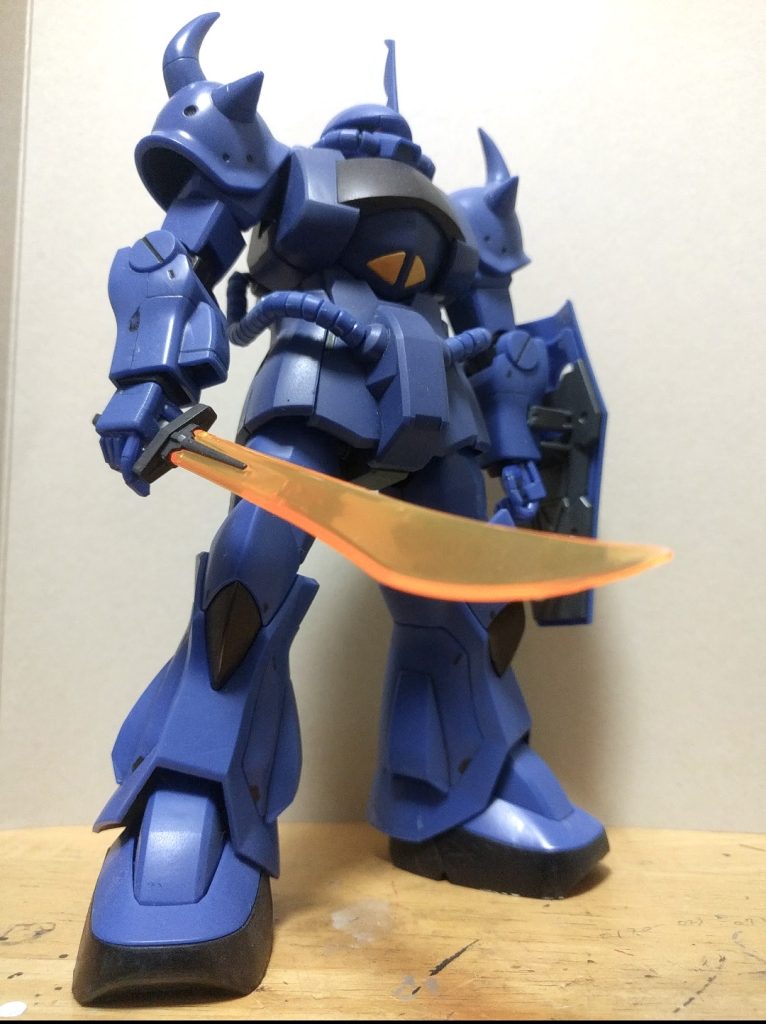 地道に筆塗りしています。