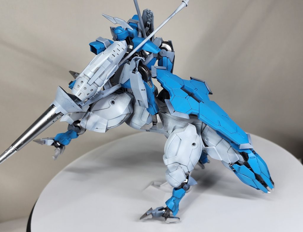 後ろはこんな感じ～(´Д｀)　足や尻尾を改造。　背中にシールド追加しました。