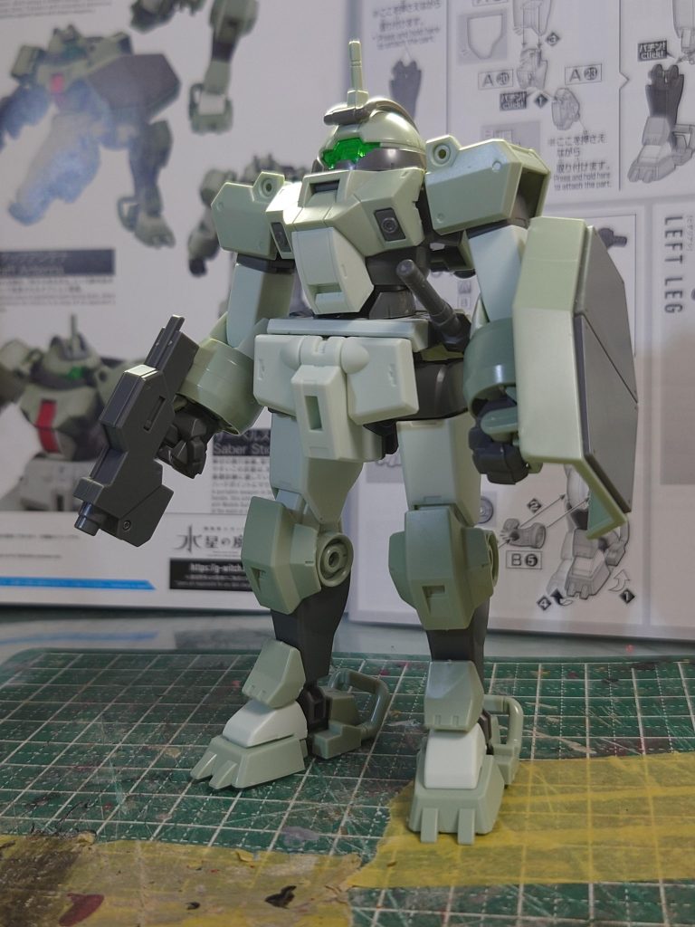 ベースは説明不要ですがデミトレーナーです。塗装は黄色はアクリジョンベースカラーのイエロー。隠蔽力高いので塗るの楽ちんです。その他は水性ホビーカラーの混色ですが胴体はもうちょっと明るくて良かったかも?