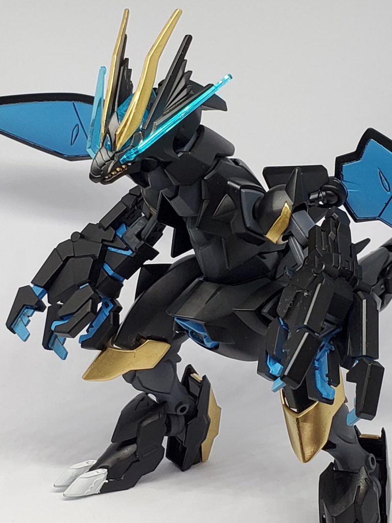 久しぶりの完成品、久しぶりの塗装でかなりグダグダしてしまいました。ダナジンを見た時に、もっとドラゴンぽくしたいと思っていたのですが、ちょうど良い頭パーツがなくて、製作が止まっていました。そこにグラスパードラゴンを発見して、合わせて見たらバッチリフィット❗そこからはあまり時間も掛からず完成しました。ただ、部分塗装や改造自体にもまだ満足は出来ていないので、機会があればアップデートしていくかもしれません。その時があればまた見てもらえるとうれしいです。