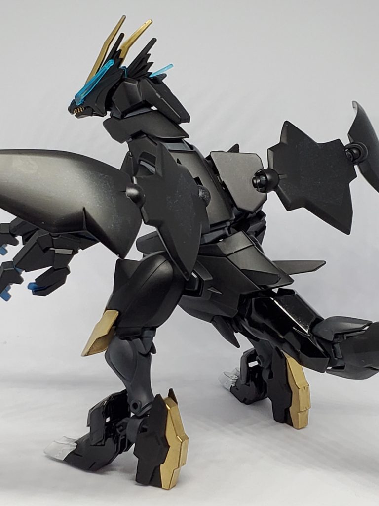 背面の全体図です。後ろは特にいじっていません。ただ、首は後ろがかなりスカスカだったので、ジャンクパーツを使用して隙間を隠して、情報量も増やしてみました。