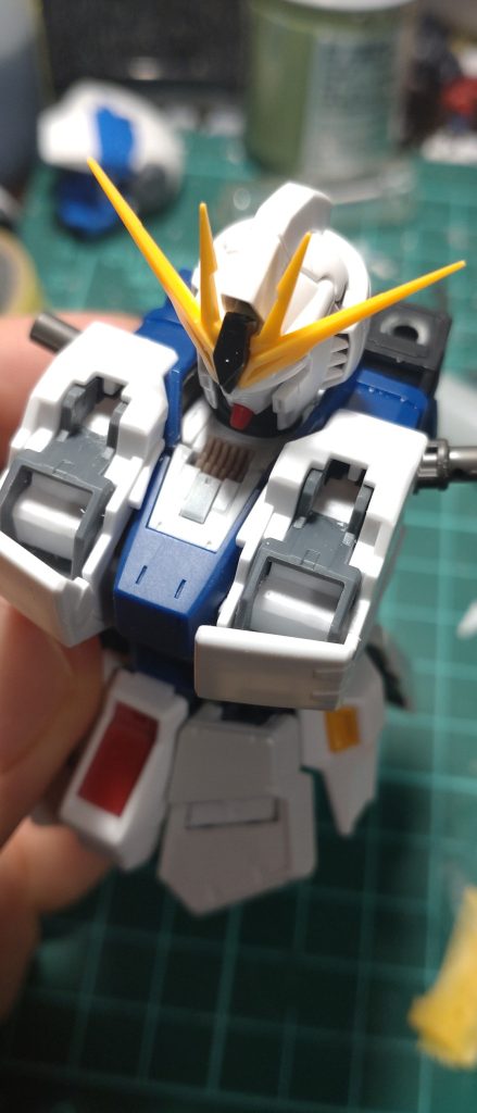 　胸部はHWSのものを使い、ミサイルをオミットし、強化アーマーとして、カメラを増やしています。