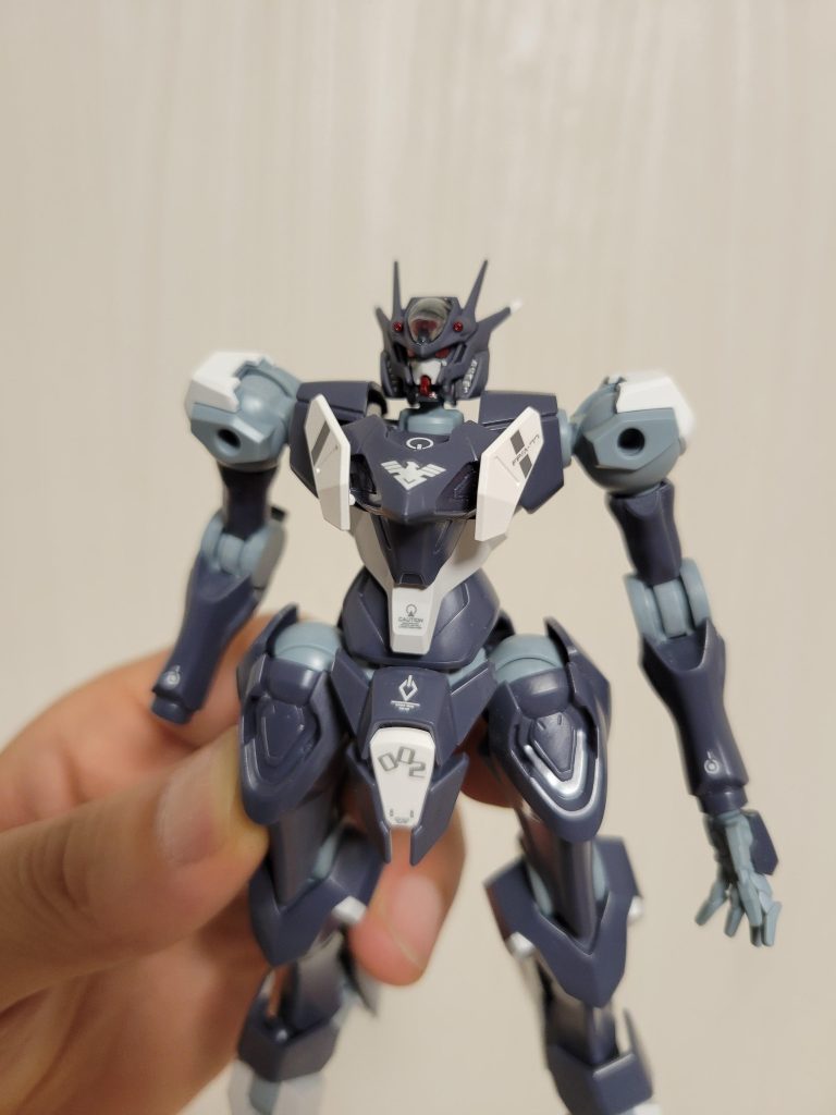 黄色いとこが気に入らなかったので白サフ。股間の002はエランさんの学籍番号から。