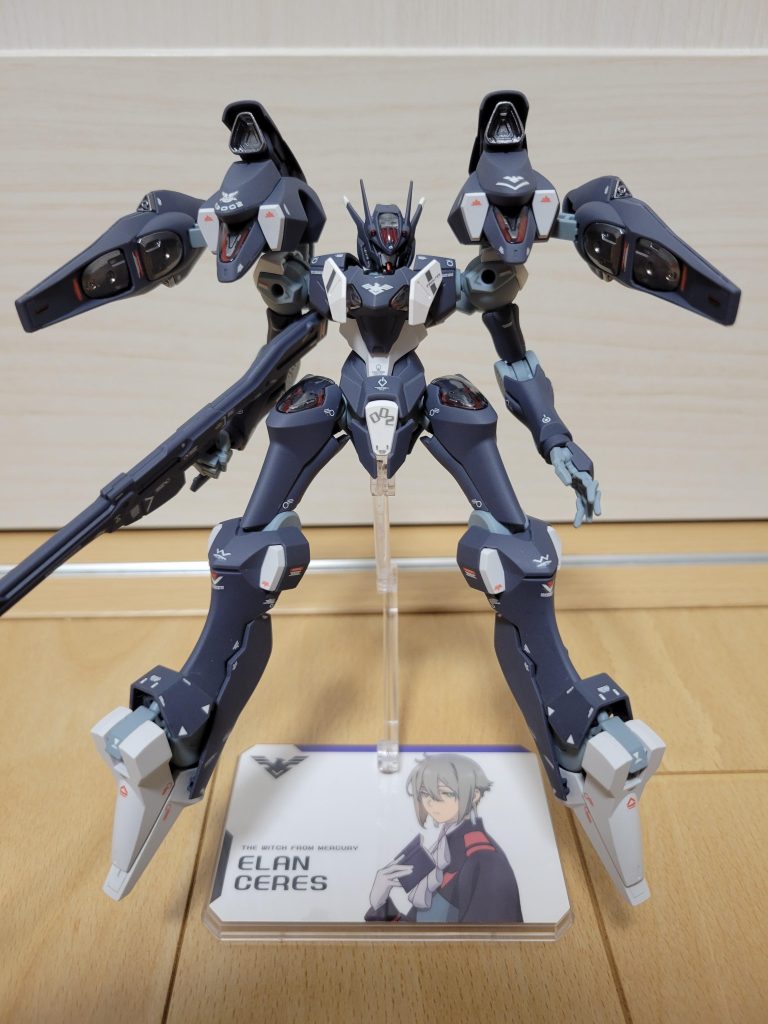 この台座、シールはいいとして…グラつく…(;-Д-)