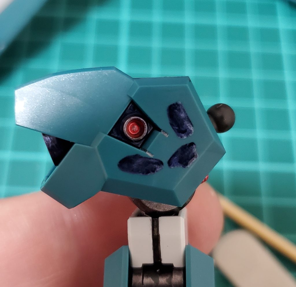 ①成形色に合わせてメタリックダークブルーをチョイス😊テキトーに少し塗る