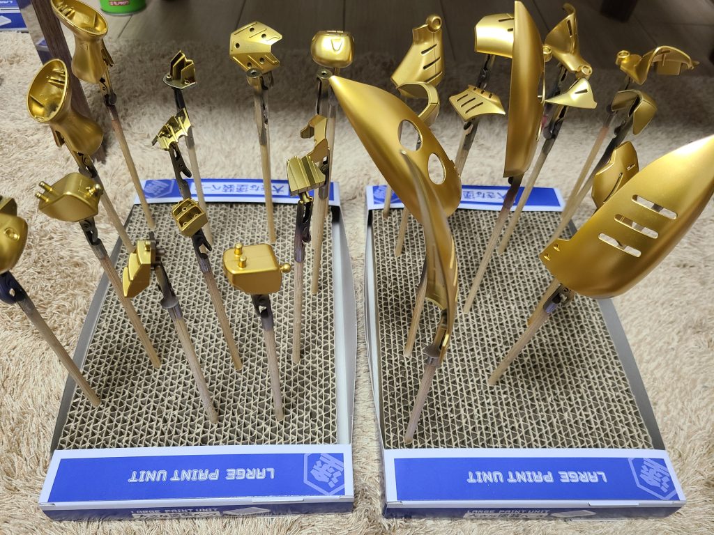 下地はスターブライトゴールドからクリアルージュ