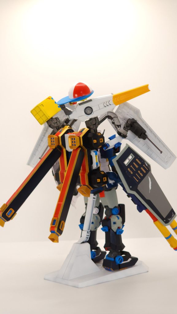 背面側からの撮影腰のリボンのイメージでランドセルを塗装したら、ちょっと派手目になった🤔右肩のスバルドキャノンは、マスコットのスバルドダックをイメージ!