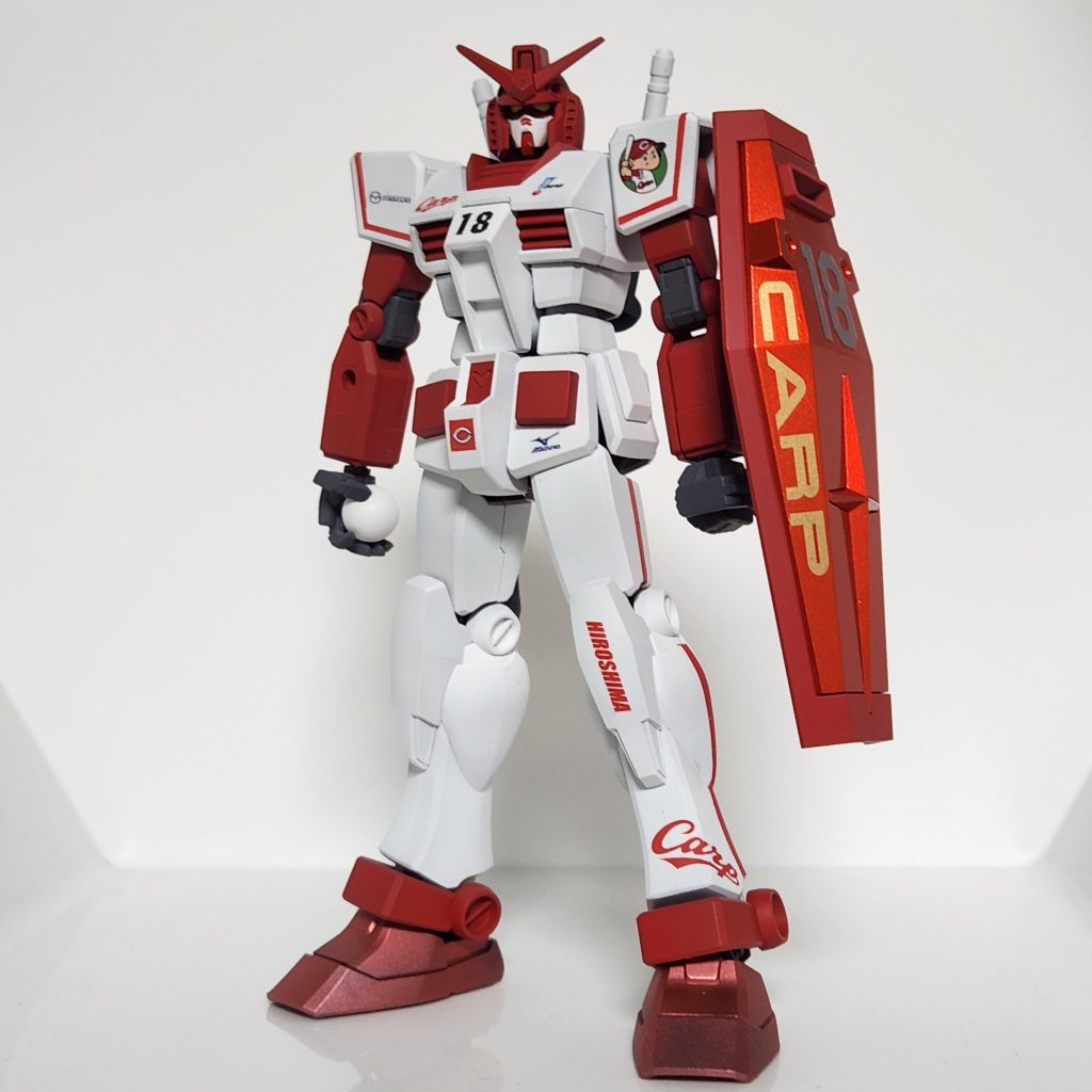 ガンダムフロントショットです。白色部分や赤ラインも塗装仕上げです。 