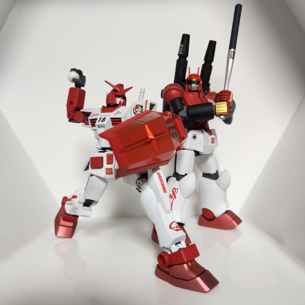 今回の新作カープ仕様ガンダムはエントリーグレード、ガンキャノンはHGにて制作。νガンダムとザクは前回投稿作品の使いまわしです。