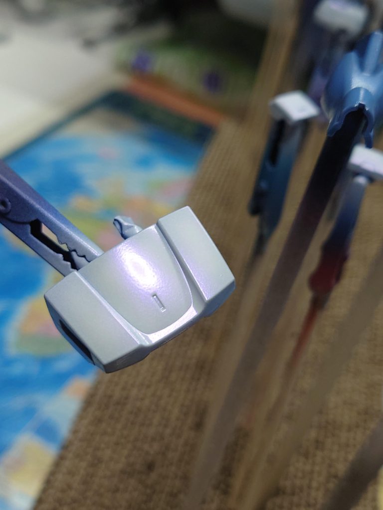 パール塗装を少し吹いては確認の繰り返しです。