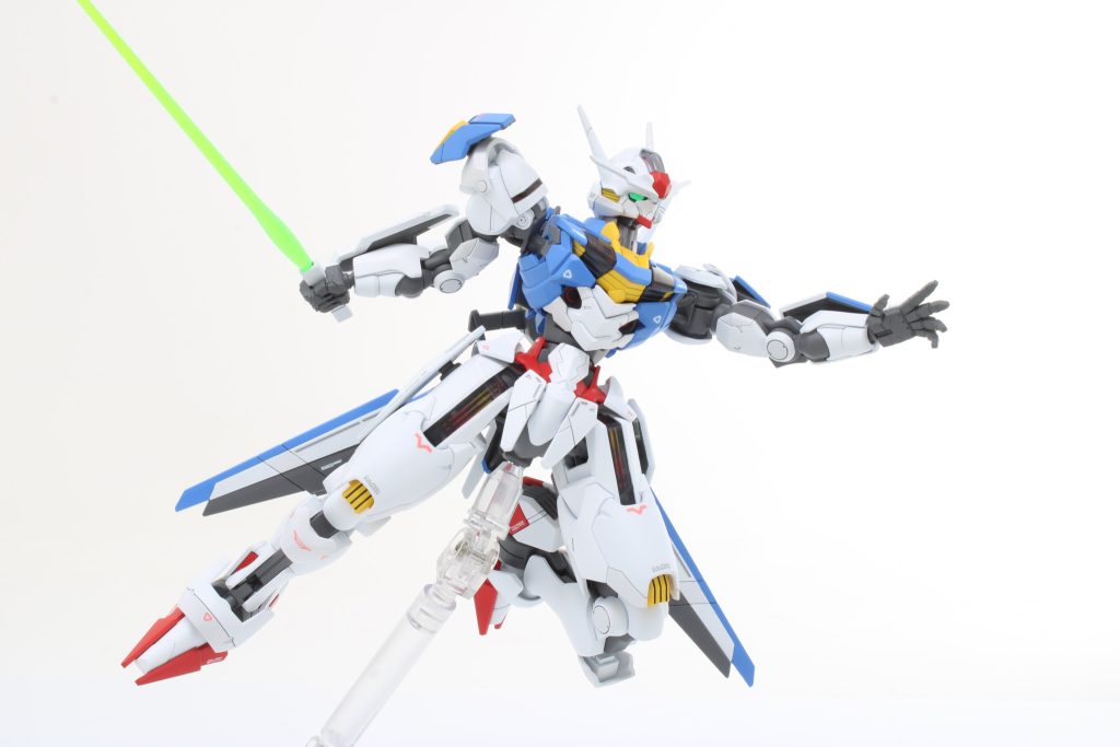 アニメだとサーベルはグリーンだったのでファラクトから拝借差込形状が違うので加工が必要ですね